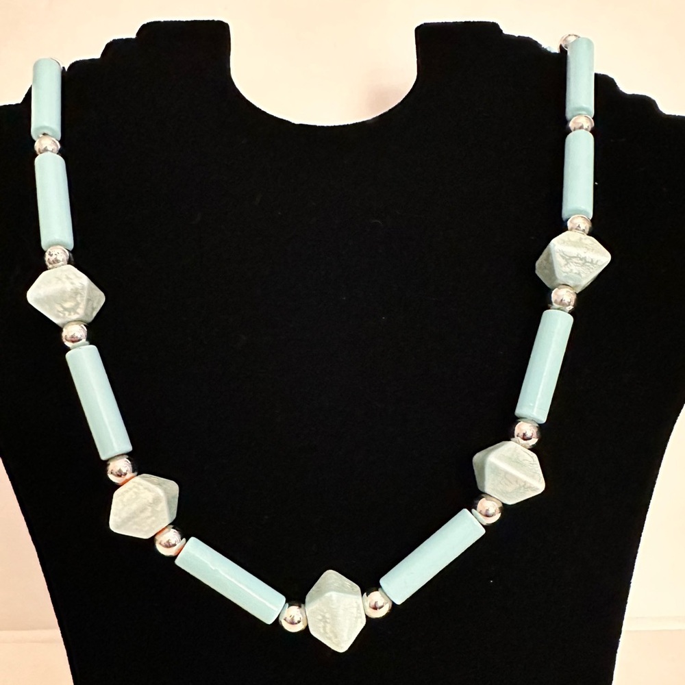 24” Acrylic Mint Green and Silver Tone Beads - JNBYT1